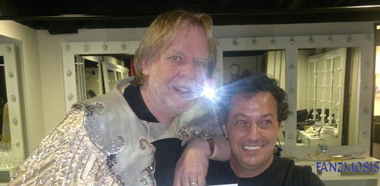 Foto: Rick Wakeman e Almir do Fanzmosis no Backstage do Teatro Bradesco-SP 21-11-2012